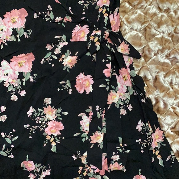 NWT Black and pink floral zippered dress with side bow - Picture 4 of 7